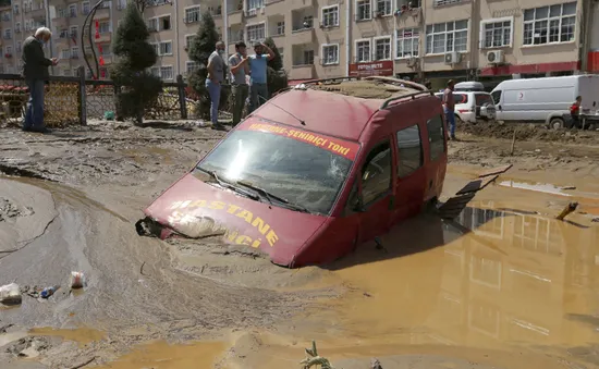 Lũ lụt gây thiệt hại nghiêm trọng ở miền Bắc Thổ Nhĩ Kỳ, ít nhất  5 người thiệt mạng
