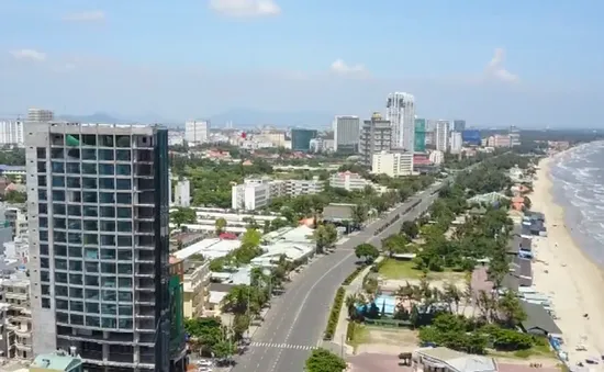 Ngân hàng ồ ạt phát mãi tài sản nhưng người mua chưa mặn mà