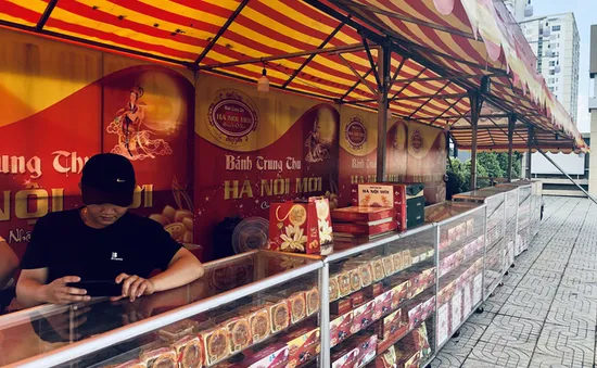 Bánh trung thu “nóng, lạnh” khó lường