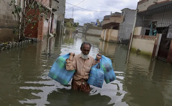 Mưa lớn liên tiếp gây ngập lụt ở Pakistan, ít nhất 63 người thiệt mạng