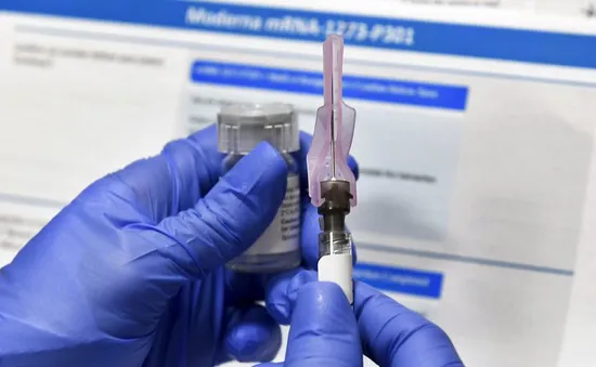 Người dân Mỹ lo ngại việc phát triển vaccine COVID-19 quá vội vàng