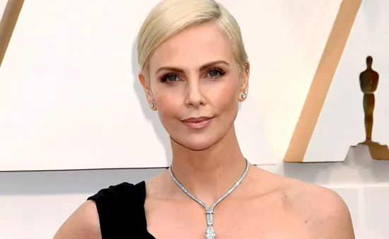 Charlize Theron đã cô đơn 5 năm