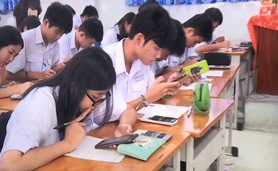 Học sinh được sử dụng điện thoại trong lớp - Thầy cô, phụ huynh nghĩ gì?