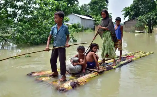 Mưa lũ gây ngập lụt nghiêm trọng tại Mumbai, Ấn Độ