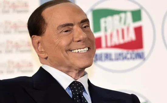 Cựu chủ tịch AC Milan Silvio Berlusconi dương tính với COVID-19