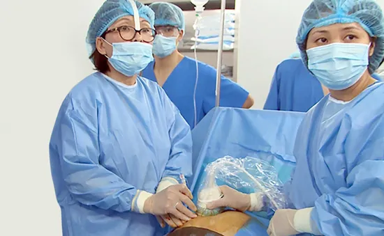 Hàng trăm em bé được “giải cứu” trong bụng mẹ nhờ kỹ thuật y học bào thai