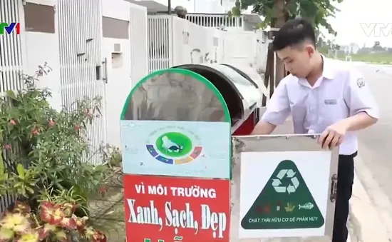 Ấn tượng thùng rác thông minh do học sinh Việt chế tạo