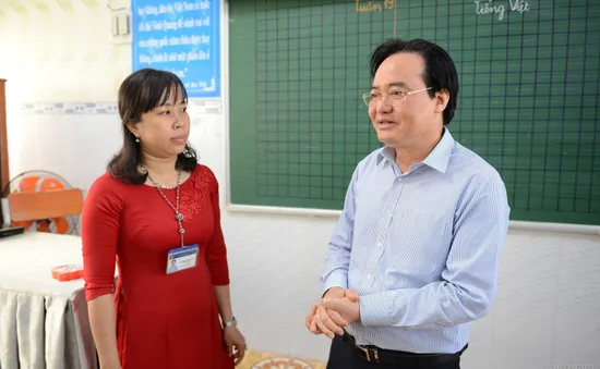 Bộ trưởng Nhạ lắng nghe tâm tư giáo viên Bạc Liêu khi triển khai chương trình GDPT lớp 1 mới