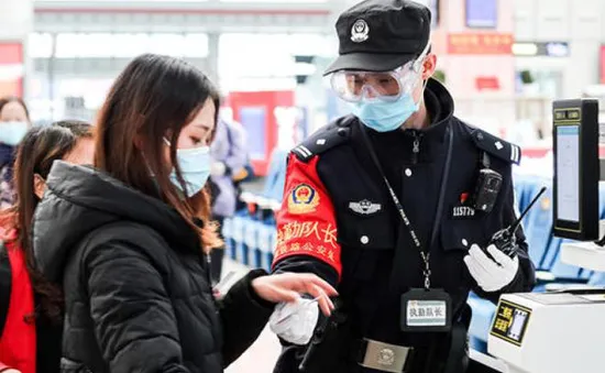 Trước đợt Xuân vận, Trung Quốc khuyến cáo "Ai ở đâu ăn Tết ở đó"