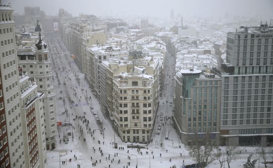 Tây Ban Nha ban bố tình trạng thảm họa tại thủ đô Madrid do bão tuyết