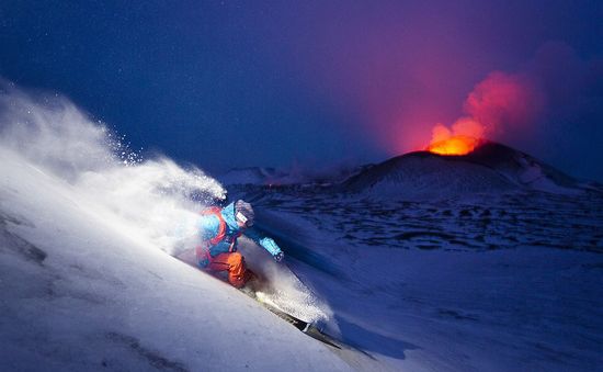 Kamchatka - vùng đất đầy mê hoặc với núi lửa phủ băng tuyết