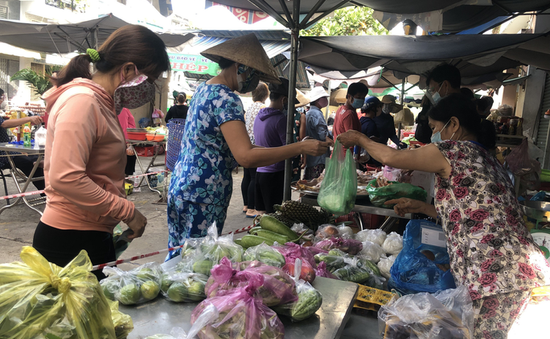 Đi chợ trong tình hình mới: Mua nhanh, bán lẹ