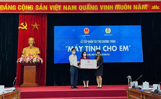 Hơn 100 tỷ đồng cùng hàng vạn thiết bị học online ủng hộ cho chương trình “Máy tính cho em”