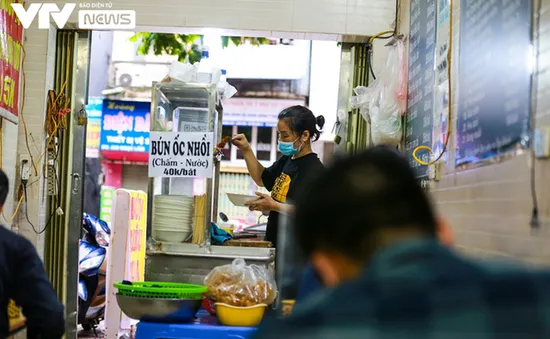 Người dân Hà Nội dần làm quen với cuộc sống “bình thường mới”