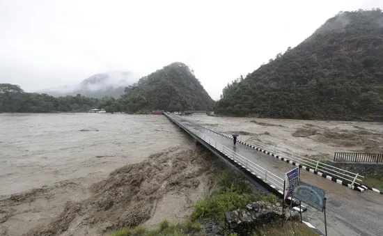 Lũ lụt, lở đất ở Ấn Độ và Nepal: Số nạn nhân thiệt mạng tăng lên ít nhất 180 người