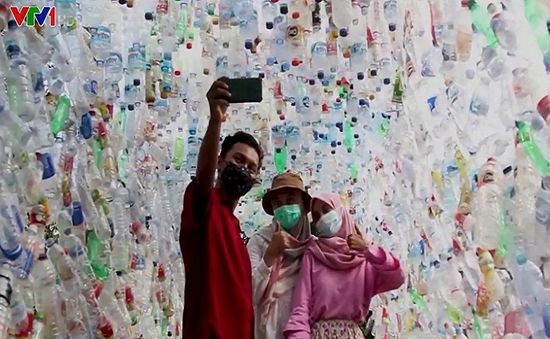 Bảo tàng rác thải nhựa thu hút khách tham quan