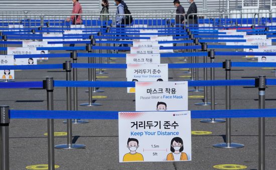 Hàn Quốc nới lỏng các hạn chế phòng dịch, hướng tới “sống chung với COVID-19”