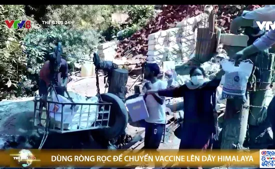 Vận chuyển vaccine ngừa COVID-19 lên dãy Himalaya