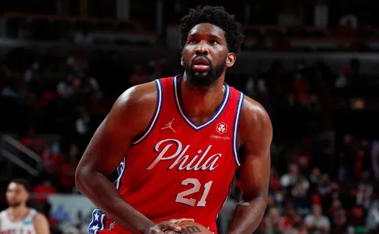 Trung phong Joel Embiid nhiễm COVID-19