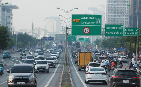 Người dân băn khoăn về việc thu phí ô tô vào nội đô