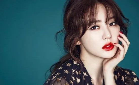 Diễn viên Yoon Eun Hye của "Tiệm cà phê Hoàng tử" dương tính với COVID-19