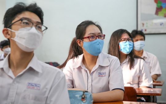 Học sinh lớp 12 ở 8 quận nội thành Hà Nội tạm dừng đến trường