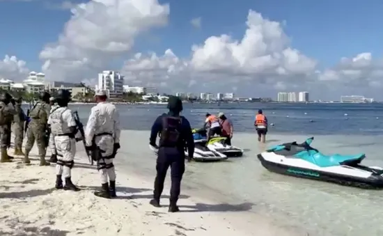 Mexico: Các tay súng đi mô tô nước nổ súng ở bãi biển Cancun, du khách hoảng loạn tháo chạy