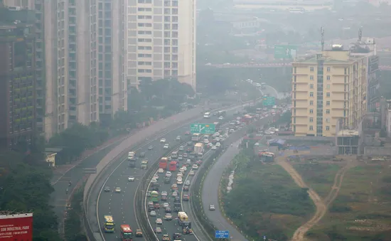 Người dân đổ về sau kỳ nghỉ Tết Nguyên đán, nhiều tuyến đường cửa ngõ Thủ đô ùn tắc