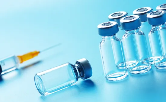 Phá đường dây làm giả vaccine COVID-19 bằng nước muối