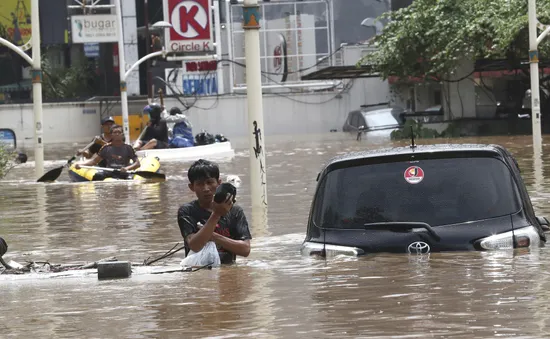 Lũ lụt nghiêm trọng ở thủ đô Jakarta của Indonesia, 5 người thiệt mạng