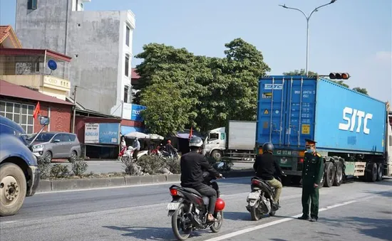 Chi phí vận tải tăng cao vì dịch COVID-19