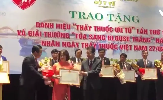 Đà Nẵng: Trao tặng danh hiệu Thầy thuốc ưu tú và giải thưởng Tỏa sáng blouse trắng