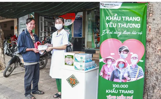 Trung Sơn Pharma tặng 100.000 khẩu trang cho người nghèo