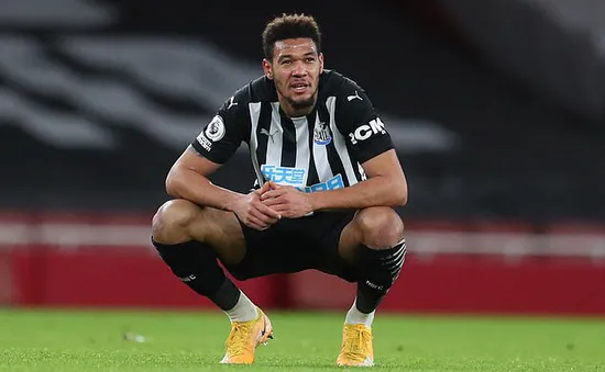 Tiền đạo Newcastle United nhận án phạt vì… đi cắt tóc