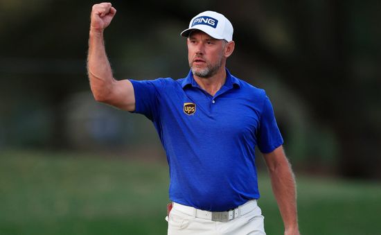 Lee Westwood tiếp tục dẫn đầu sau vòng 3 The Players Championship 2021