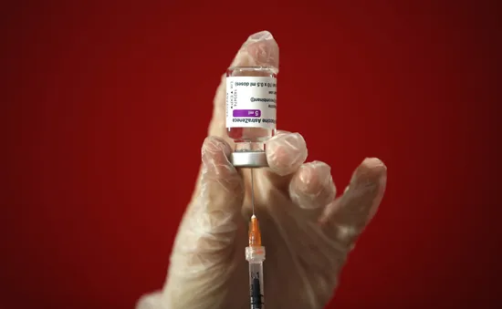 Ngừng tiêm vaccine AstraZeneca hàng loạt: Có phải "hiệu ứng domino"?