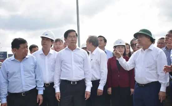 Thủ tướng Nguyễn Xuân Phúc thăm cụm cảng nước sâu lớn nhất tại Bà Rịa – Vũng Tàu