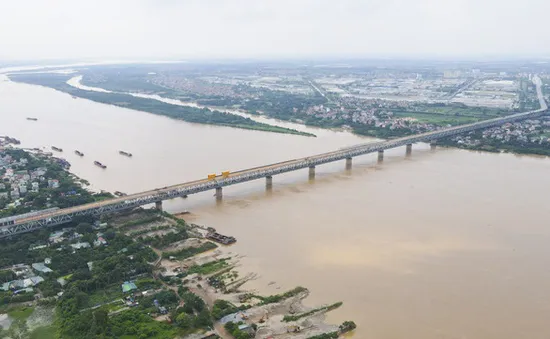 Sốt đất ven sông Hồng: "Cò" thổi giá, nguy cơ sóng ảo nhấn chìm nhà đầu tư