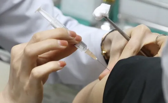 Bộ Y tế yêu cầu tổ chức tiêm chủng vaccine COVID-19 an toàn, đảm bảo giãn cách
