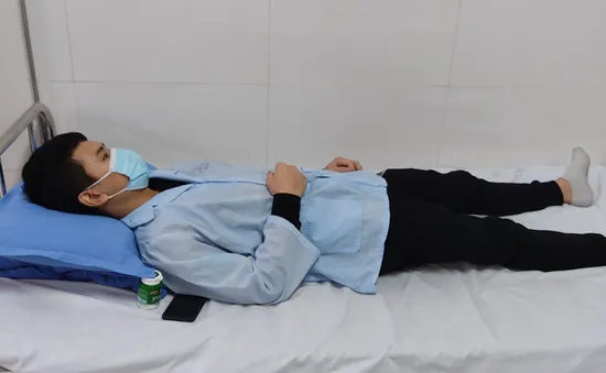 Nam thanh niên phải nhập viện sau khi ăn trứng kiến