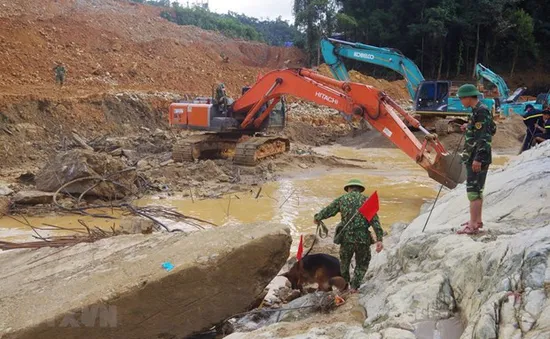 Nắn dòng Rào Trăng tìm kiếm nạn nhân