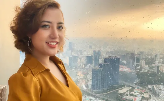 Cô gái trẻ truyền nghề phun xăm thẩm mỹ để giúp phụ nữ tự chủ tài chính