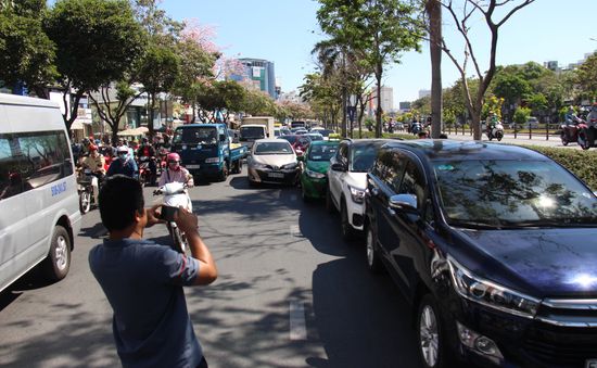 5 xe ô tô tông liên hoàn trên đường Điện Biên Phủ, TP Hồ Chí Minh