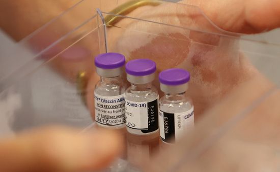 EU tìm cách đảm bảo nguồn cung nguyên liệu sản xuất vaccine từ Mỹ