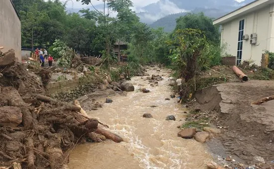 Lào Cai khẩn trương tìm kiếm trẻ bị mất tích do lũ cuốn khi qua suối