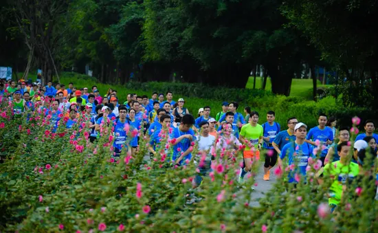 Ecopark Marathon ấn tượng với “cung đường chạy đẹp nhất Việt Nam”