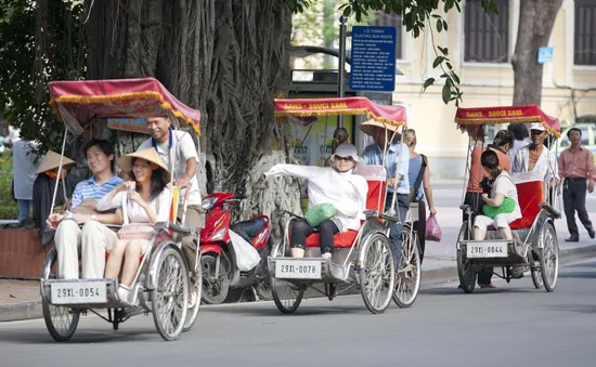 Du lịch đang “nóng” lên: Làm gì để chung sống an toàn khi dịch bất ngờ trở lại?