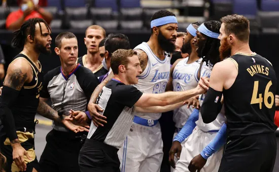 NBA ra án phạt sau vụ xô xát ở trận Lakers - Raptors