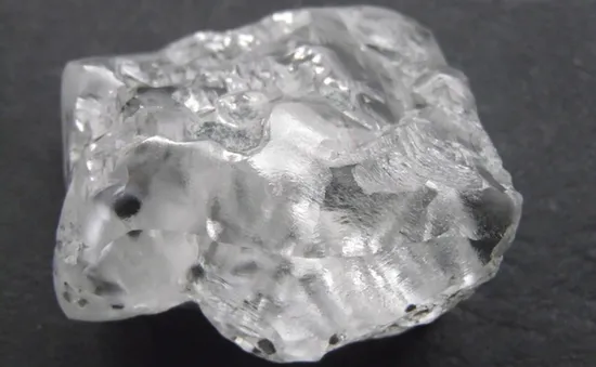 Phát hiện viên kim cương trắng "khủng" 370 carat