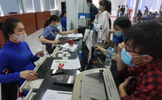 Ngày đầu bán vé tàu Tết 2022: Hơn 2.200 vé bán ra, gần 80% vé mua online